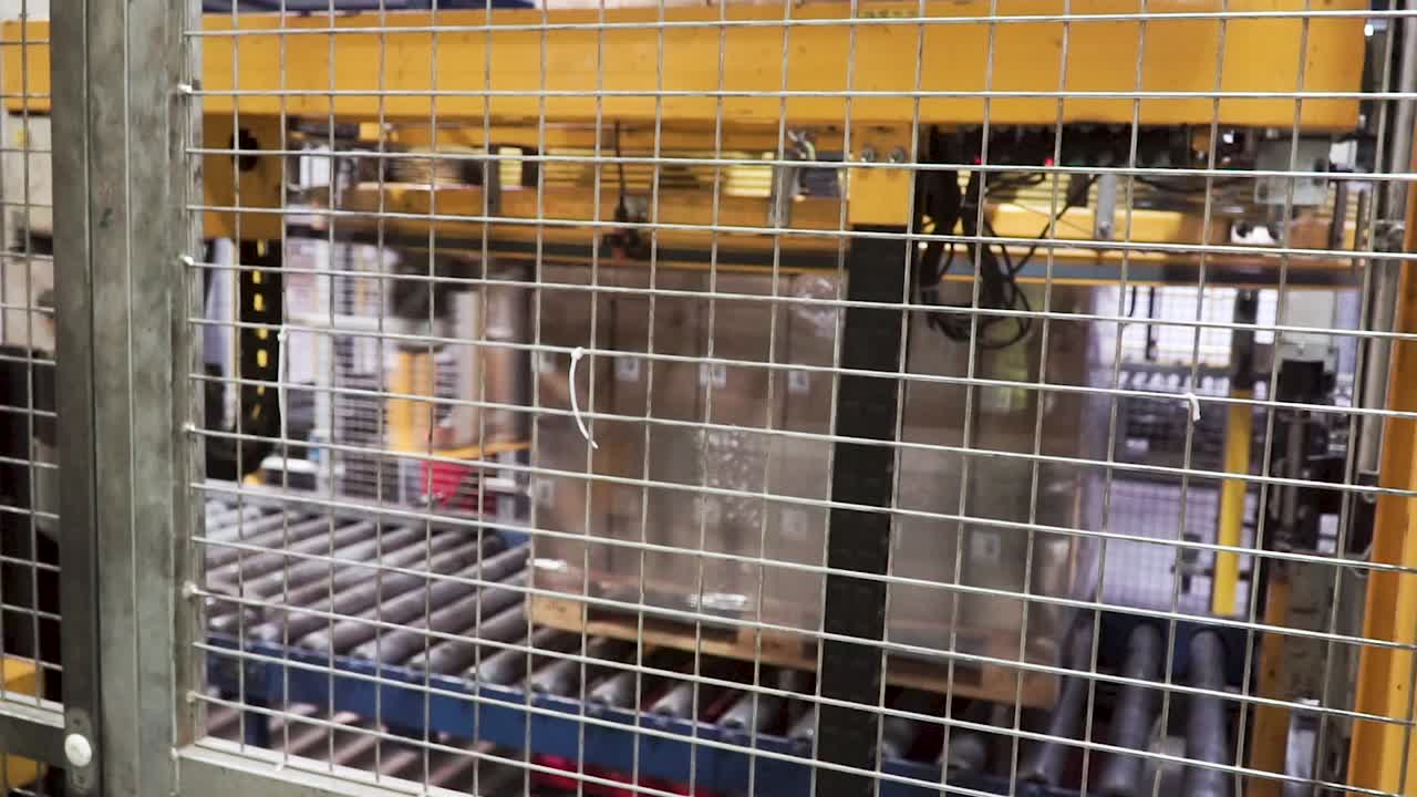 envase automático de paletas en un almacén