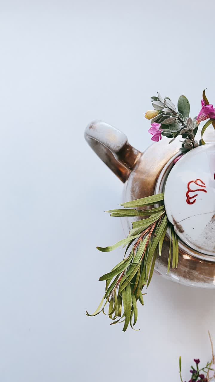 tejera de oro vintage con flores