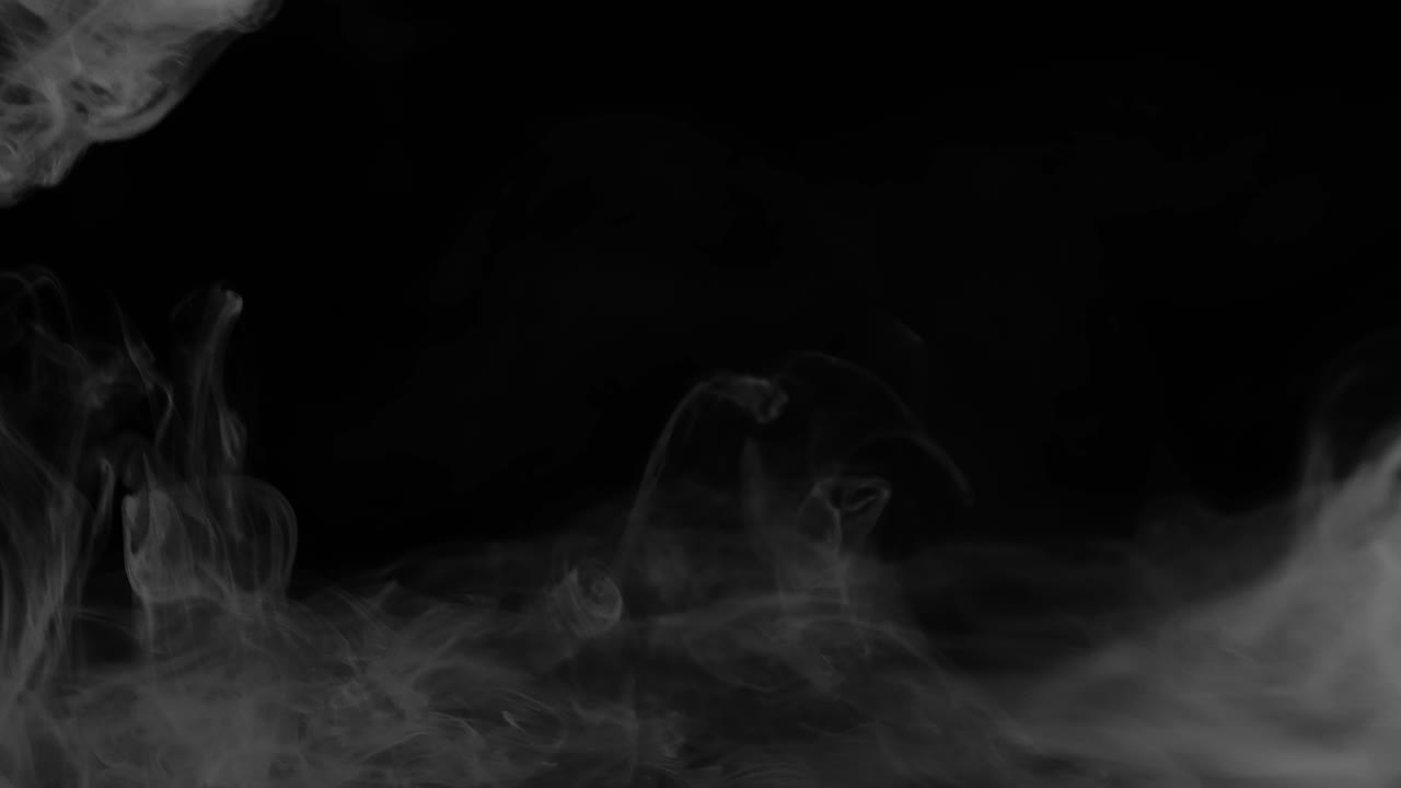 Fumo bianco di vapore che si alza su sfondo nero, vapore che si dissolve, rallentatore