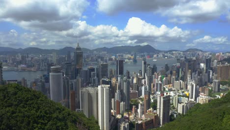 Drone-travel-upward,-shot-of-the-city-of-Hong-Kong-during-a-cloudy-day