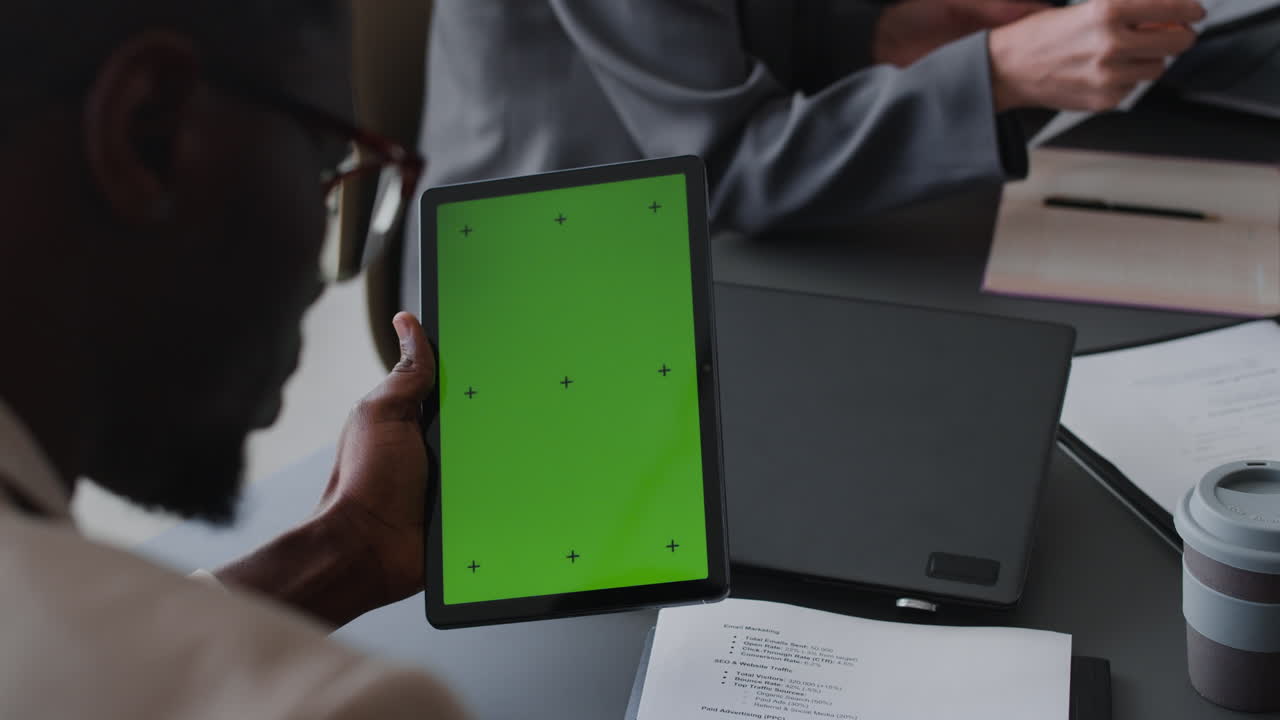 reunión de negocios con tableta