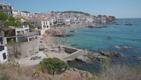 Calella-De-Palafrugell,-Playa-Pueblo-Mediterraneo