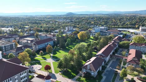 Antenne-Hoch-über-Der-James-Madison-University-In-Harrisonburg,-Virginia