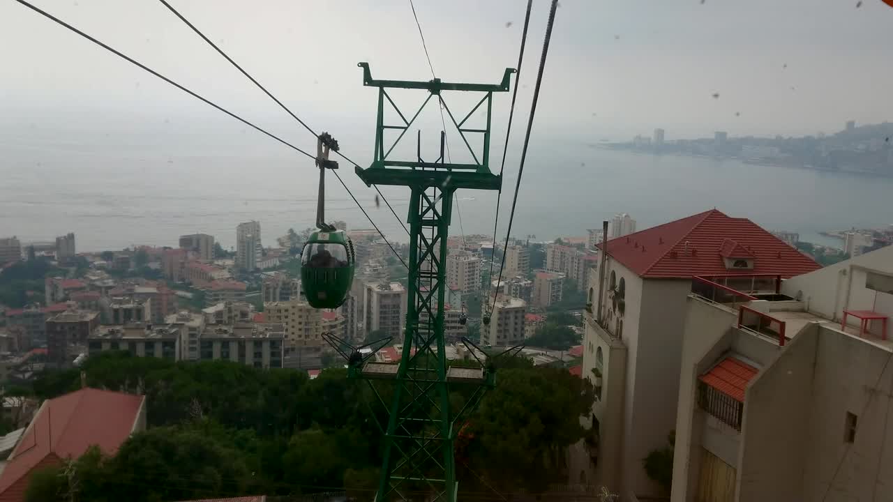teleférico que opera en jounieh, líbano