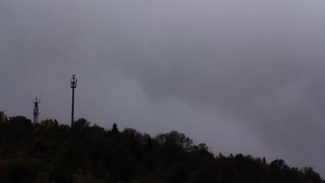 暴风云和雨在图林根森林上的时间流逝