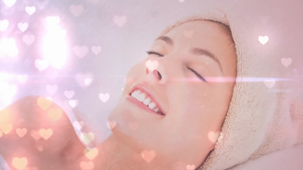 아름다운 여성이 스파에서 즐기고 있습니다.