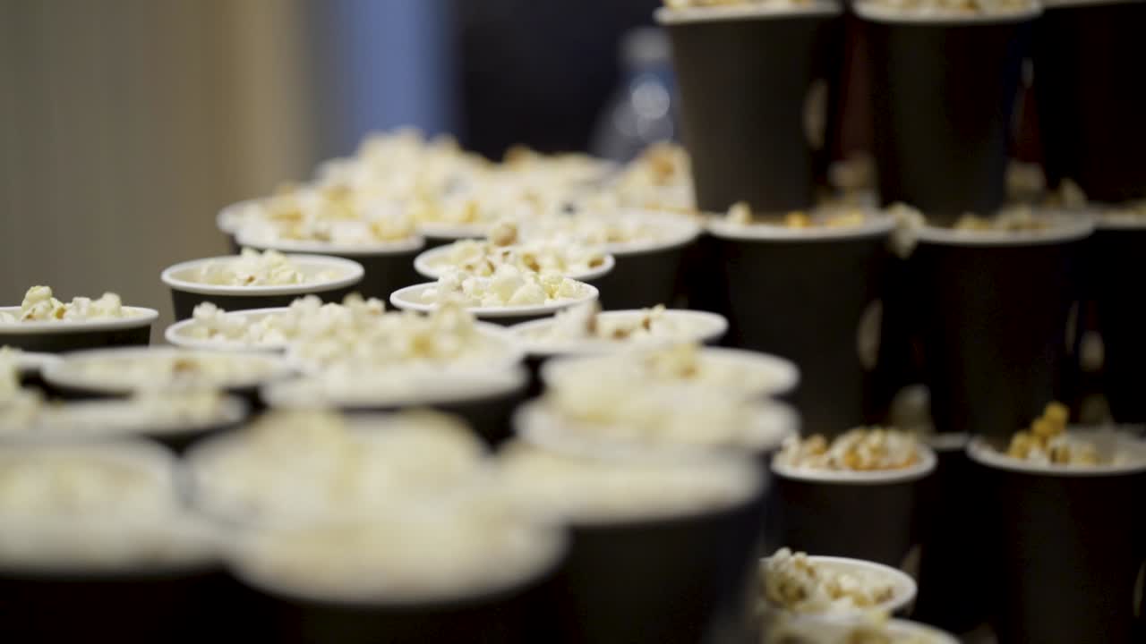 Popcorn dans des cornets en papier