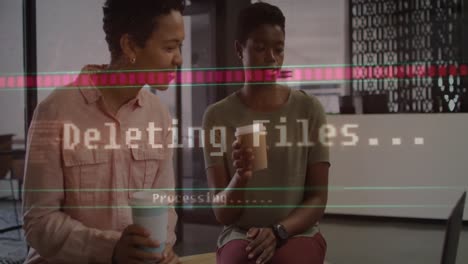 animación del procesamiento de datos sobre diversas personas de negocios en la oficina
