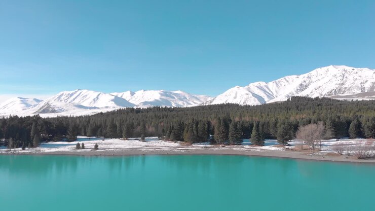 Mavic Air al Lago Tekapo vicino al Monte Dobson e al comprensorio sciistico Round Hill
