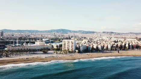 paisaje urbano y playa de barcelona vista aérea