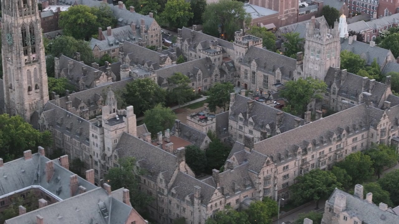 Vista aerea dell'Università di Yale. Ripresa a New Haven, Connecticut.