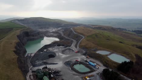 Filmische-Drohnenaufnahmen-Aus-Der-Luft-Vom-Steinbruch-Breedon-Roan-Edge,-Kendal,-Cumbria,-Großbritannien