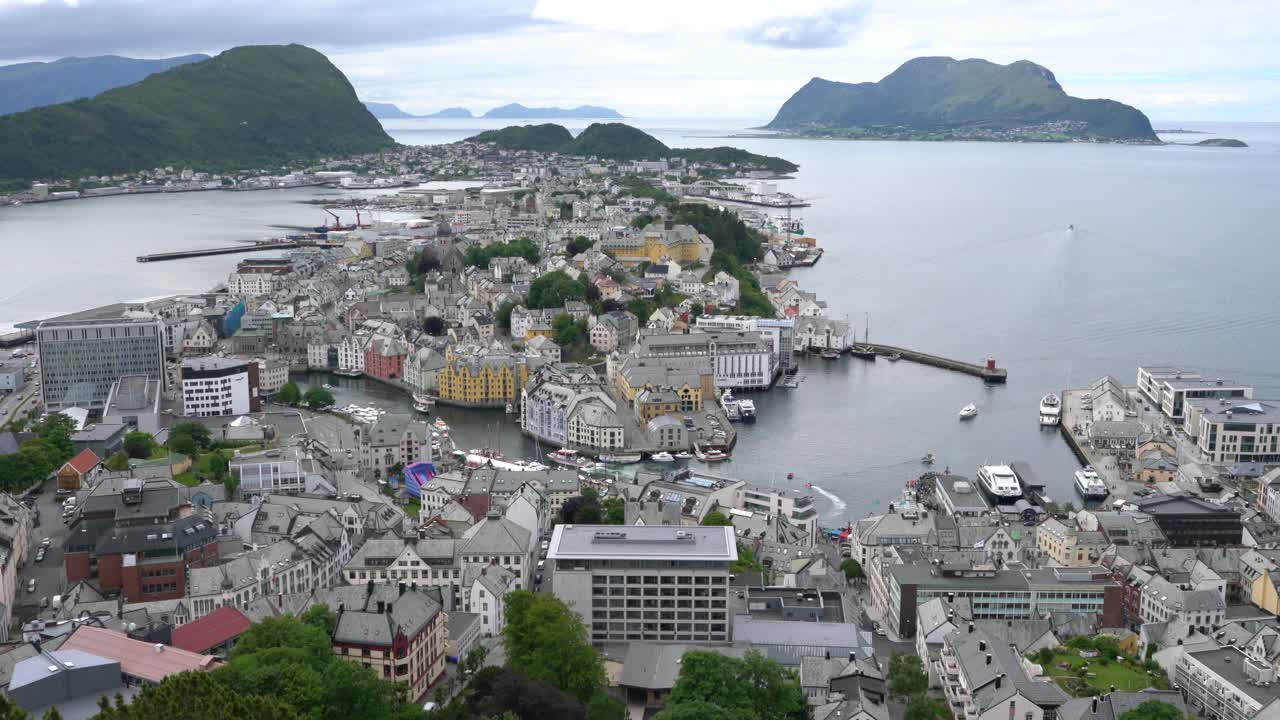노르웨이 알레스운드 시의 항공 영상