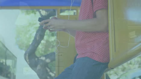 animación del procesamiento de estadísticas sobre la sección media del hombre utilizando un teléfono inteligente