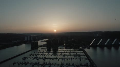 Sonnenuntergang-über-Der-Stadt-In-Dänemark