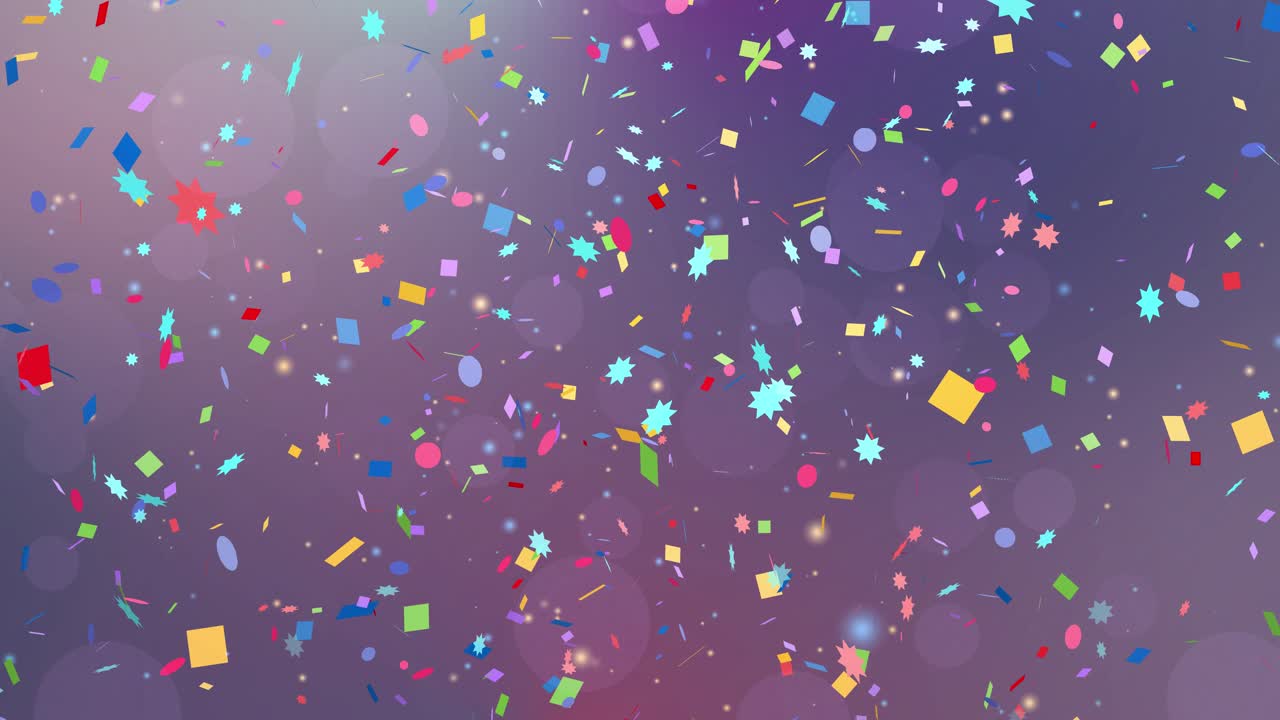 Frammenti di coriandoli di carta multicolore fluttuano verso il basso su uno sfondo bokeh viola e blu tenue
