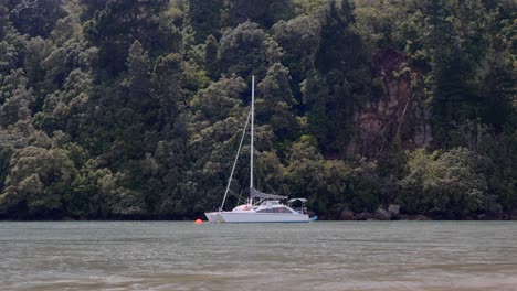 Boat-floating-with-strong-upstream-current