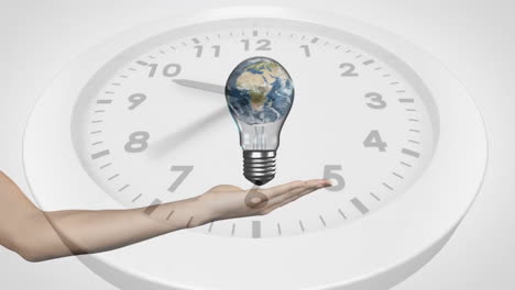 animación de una mano con una bombilla y el planeta tierra sobre un reloj en fondo blanco