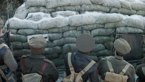 British-World-War-One-soldiers-prepare-to-go-over-the-top-of-the-trench-to-attach-the-German-army-in-France