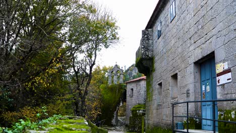 Fachada-Del-Monasterio-De-San-Pedro-De-Rocas,-España