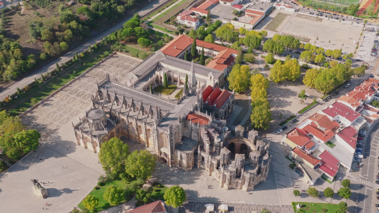 Mosteiro da Batalha diagonal aerial approach, smooth glide over cloister arcades toward central courtyard