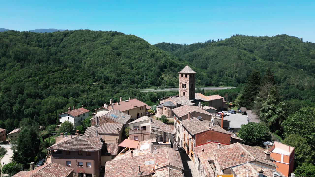 el pintoresco municipio de espinelves en girona, cataluña, españa
