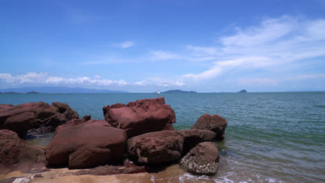 La-Costa-Rosa-Con-Playa-De-Mar-En-Chanthaburi,-Tailandia