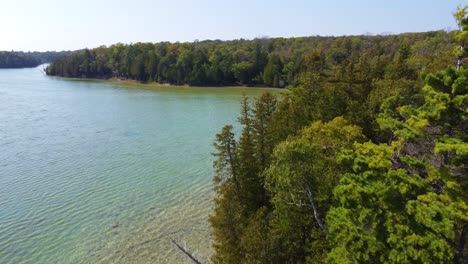 Aerial-view-of-the-coast-of-Georgian-Bay,-Ontario,-Canada