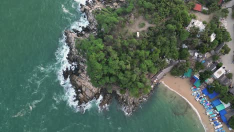 la playa de puerto angelito en puerto escondido, oaxaca, méxico