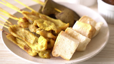 Pork-Satay-and-Liver-Satay-with-Bread-and-Peanut-Sauce