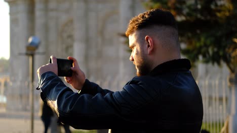viajero tomando una foto