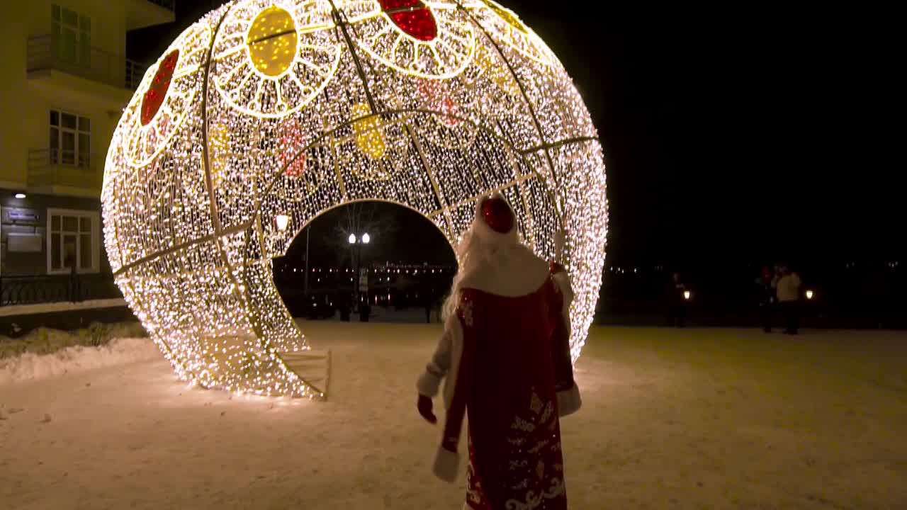 거대한 조명 크리스마스 장식물 - 데드 모로즈