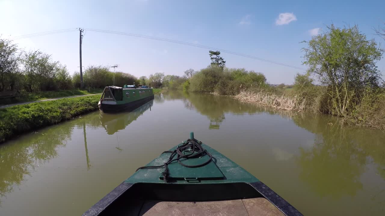 Barge Narrowboat Timelapse through the Countryside and the Kennet and Avon Canal