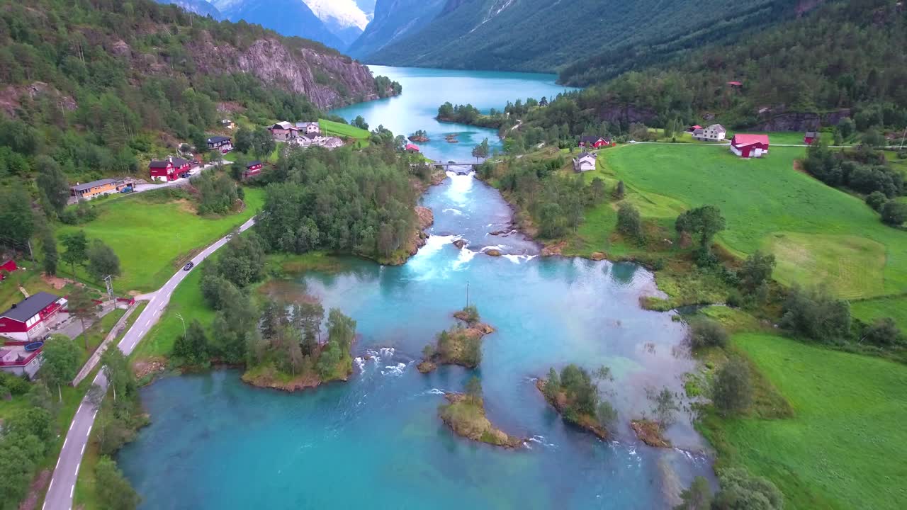 Lovatnet-järvi, kaunista Norjan luontoa