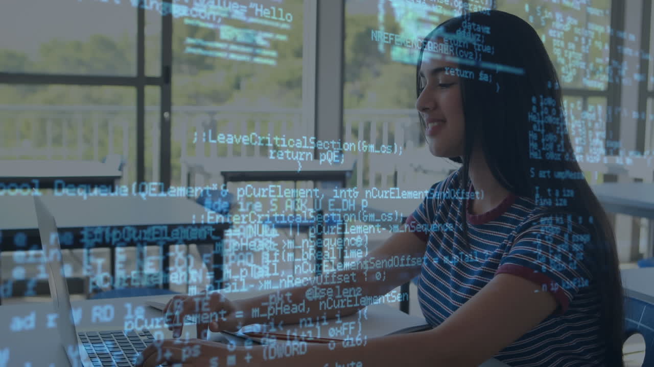 procesamiento de datos contra una mujer usando una computadora portátil