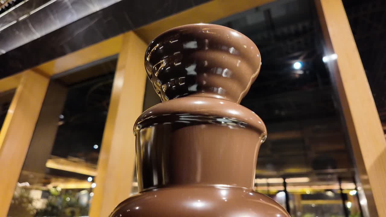 крупный план шоколадного фонтана