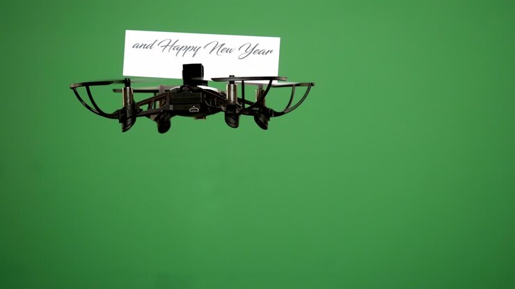 Consegna messaggio con drone: auguri di stagione su schermo verde