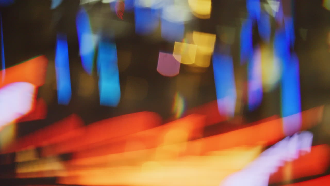 Luci bokeh astratte vibranti che si spostano e sfocano