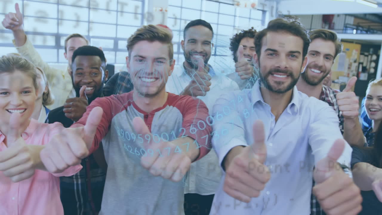 animación del globo con procesamiento de datos sobre personas de negocios felices con los pulgares hacia arriba