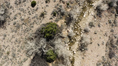 Lecho-De-Río-Seco-Durante-La-Sequía-De-Verano-En-Utah---Toma-Conceptual-Aérea