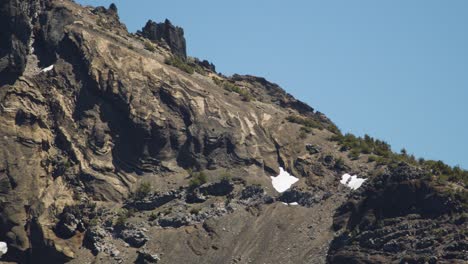 Pfanne-Des-Schneebedeckten-Sommervulkanbergs