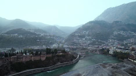 Fuerte-Rojo-Muzaffarabad-Y-Río-Neelum,-Puente-Chehla-Y-Ciudad-Muzaffarabad