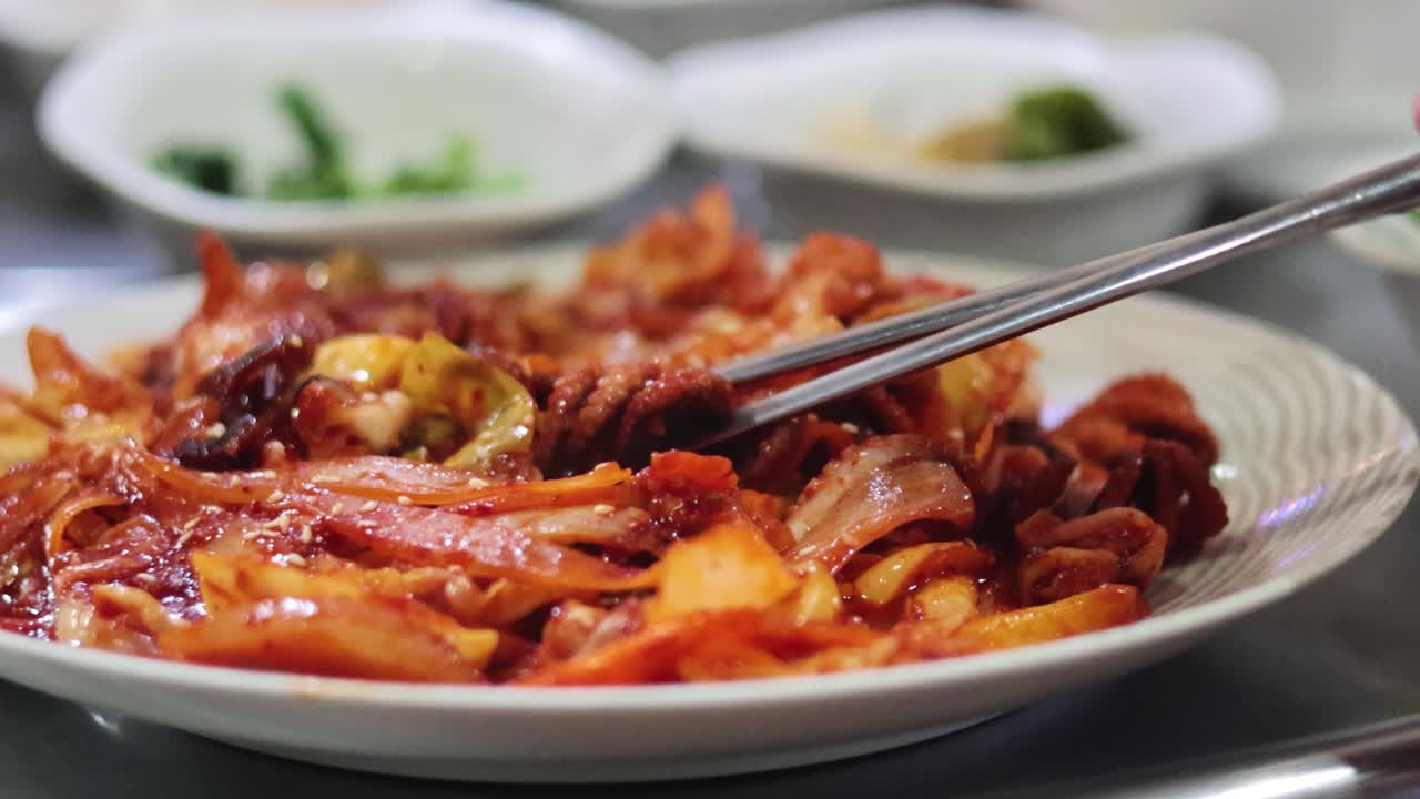 매운 김 오크토푸스를 제공하는 순서입니다.