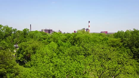 una toma aérea sobre una central eléctrica de carbón en ohio