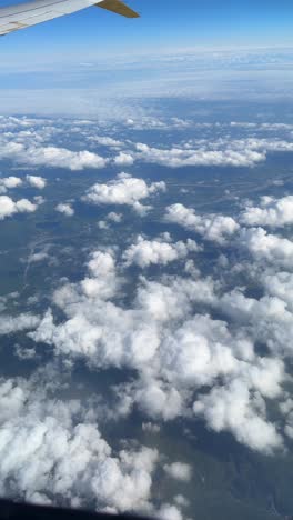 vista de aviones de nubes y paisajes