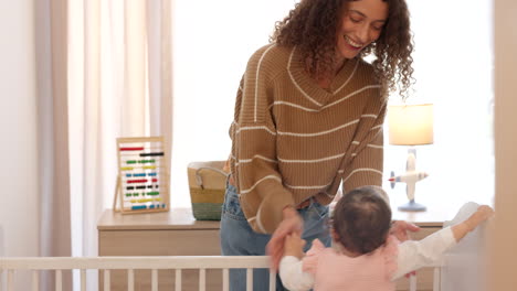 madre y bebé felices
