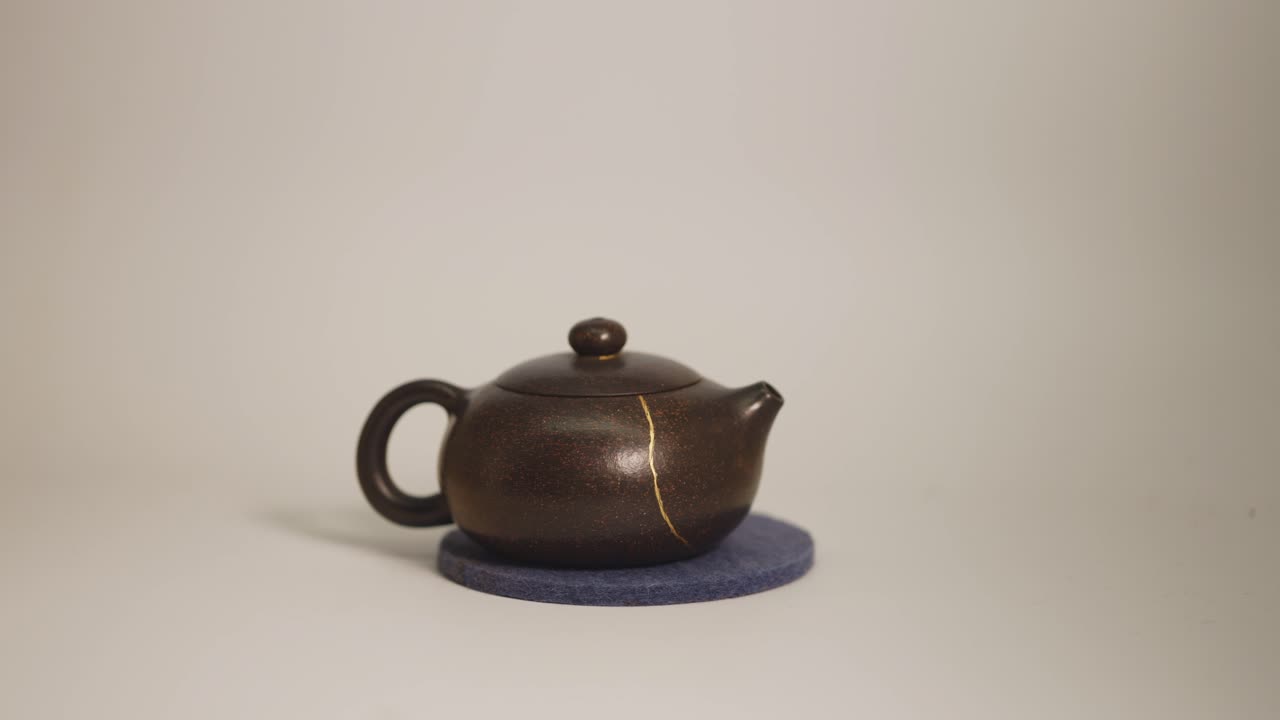 Kintsugi Teapot: A Japanese Art of Repair