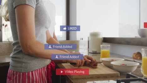 animación de notificaciones en las redes sociales sobre una mujer preparando el desayuno en una cocina soleada