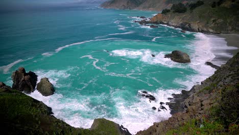 vistas desde la carretera de la costa pacífica de california a principios de la primavera