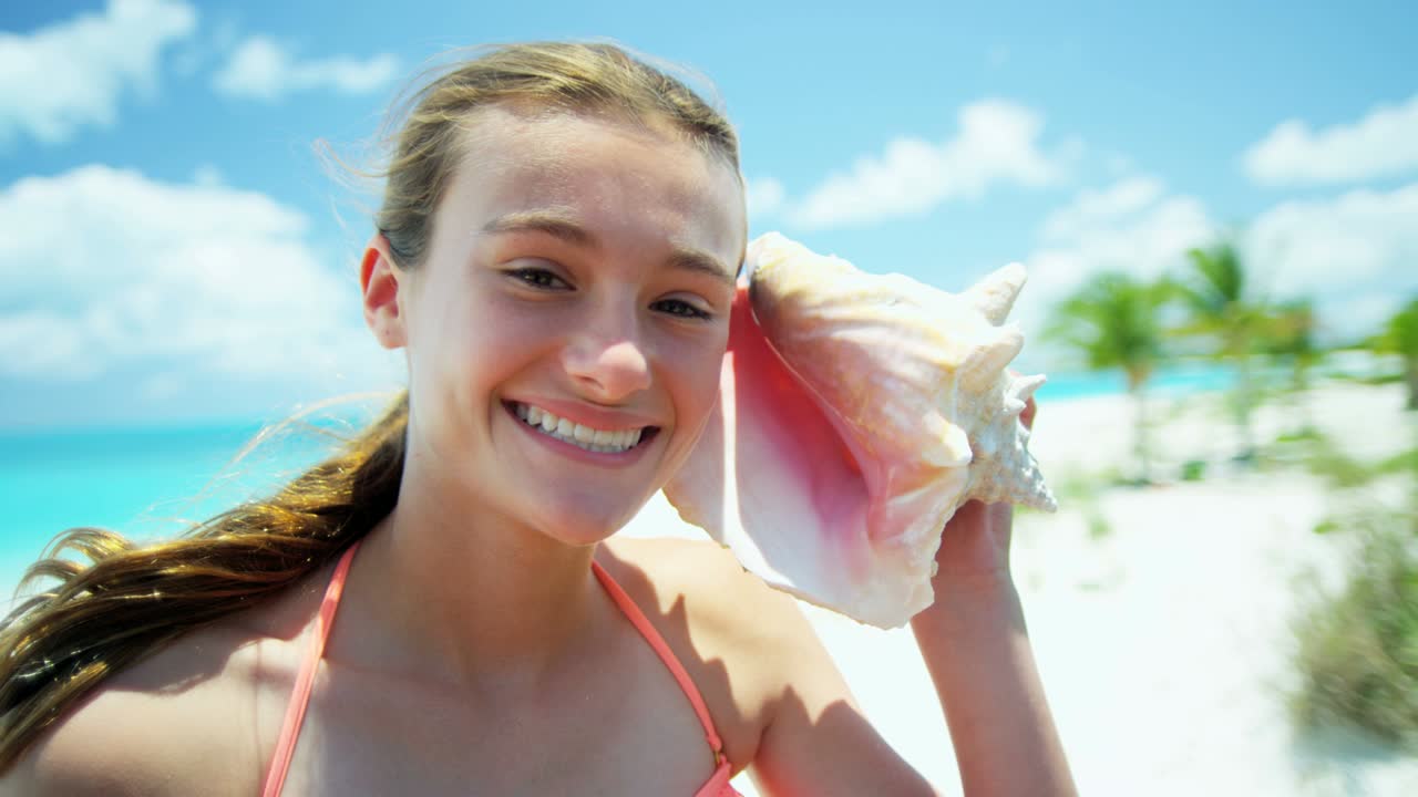 해변 에 있는 소녀 의 초상화